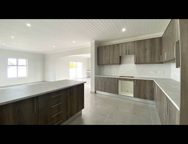 3 BEDROOM HOUSE FOR SALE IN BRITANNIA BEACH ESTATE